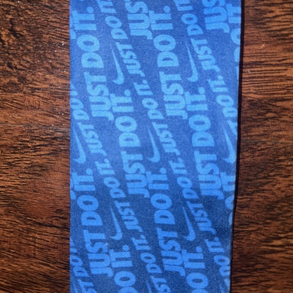 Nike Women’s Fury 3.0 Blue Printed Headband - Picture 3 of 5